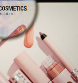 Magnifying glass looking at Kylie Cosmetics website