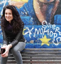 Landscape image of Marijana Cuvalo sitting on a bench